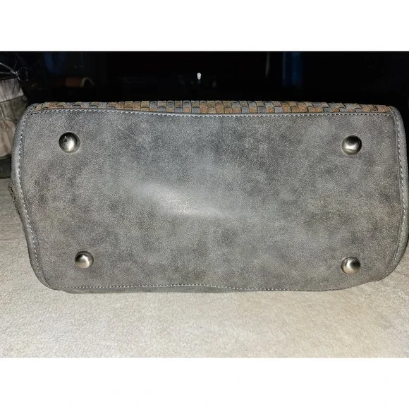 26 Basketweave leather crossbody/tote by Shiraleah Chicago - Picture 4 of 5